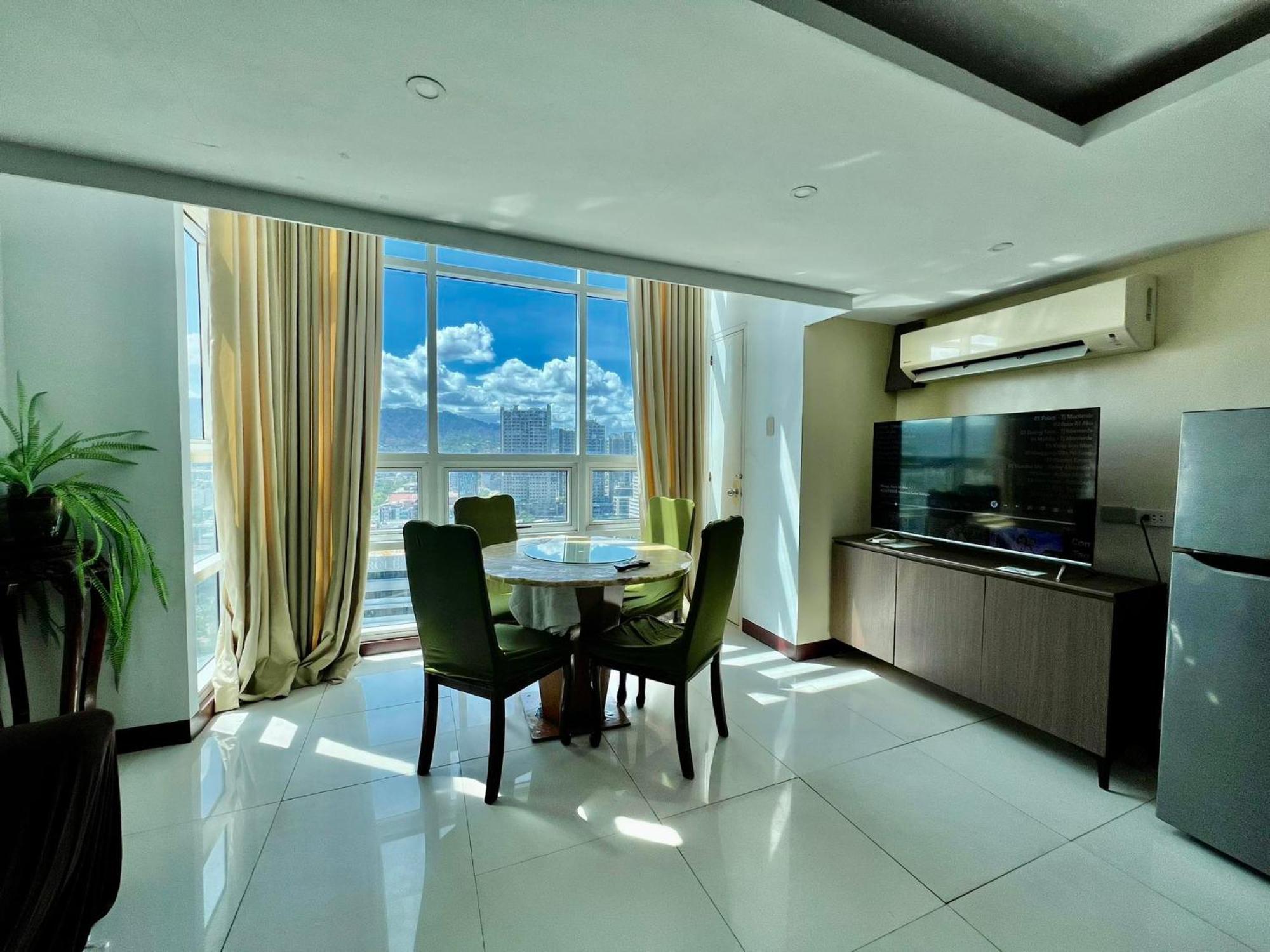 2 Bedroom Condo Unit With City And Mountain View سيبو المظهر الخارجي الصورة