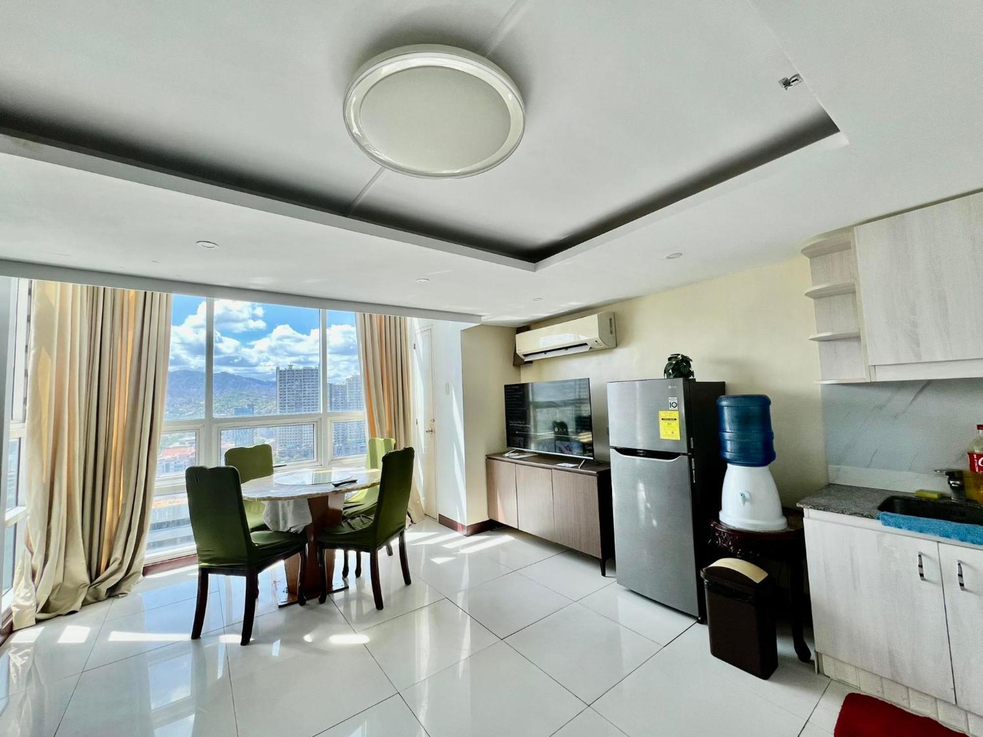 2 Bedroom Condo Unit With City And Mountain View سيبو المظهر الخارجي الصورة